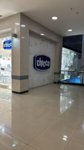لوحات داخلية وأكريليك للمحلات والمعارض التجارية
