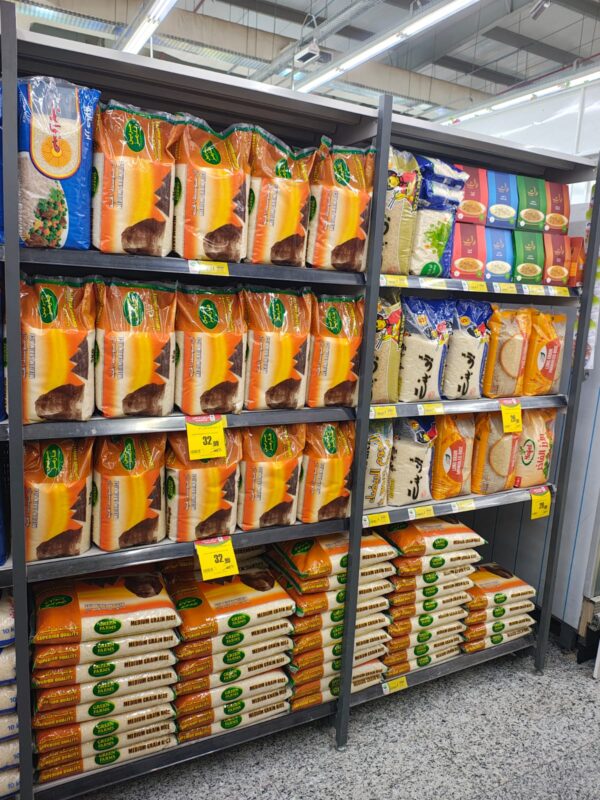 future-plan-merchandising-ksa-okam-rice-bay-refresh.webp Future Plan merchandisers executing a rice category shelf refresh in a Saudi modern trade store — planogram, facings and price labels in place (Okam partnership).